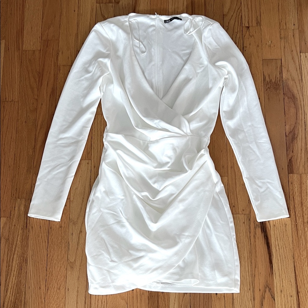 LIKE NEW! Zara white wrap mini dress faux wrap front long sleeve tulip hem XS